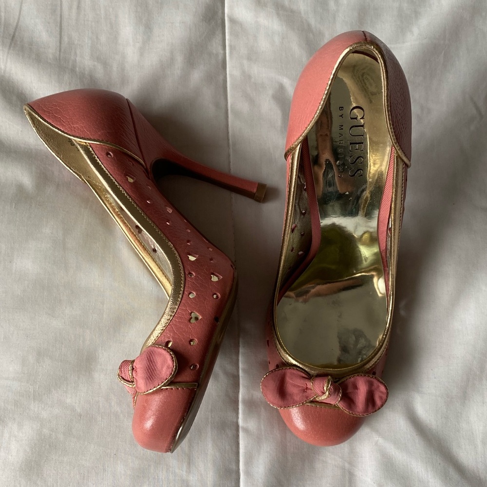 GUESS pink round toe heels with bows
